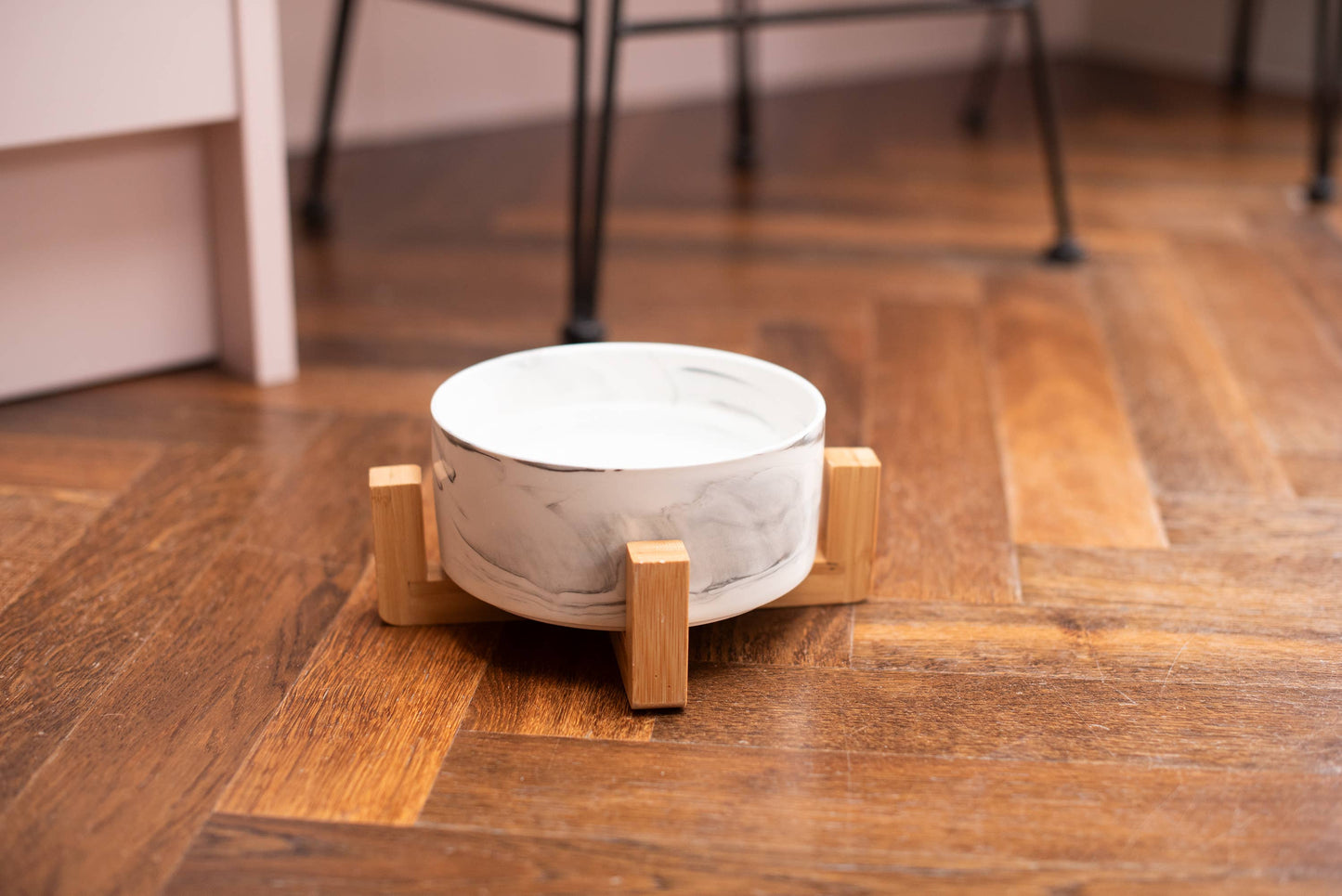 Pet Wiz - Ceramic Bowl with Bamboo Stand for Dogs & Cats - 7 Colours - Marble Effect - Grey