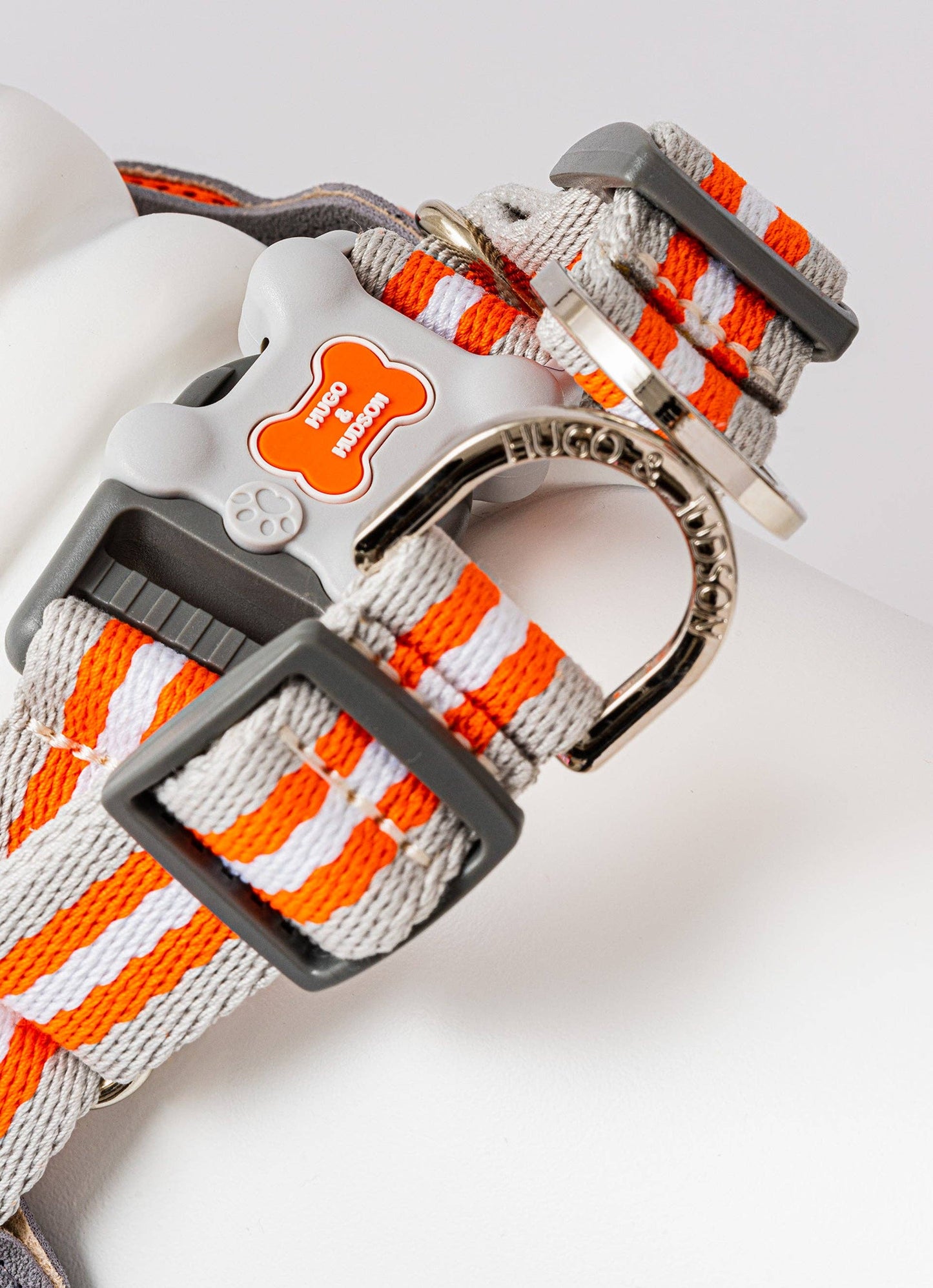 Hugo & Hudson - Easy Walk V Dog Harness - Orange - 2